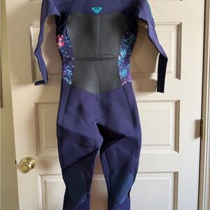 Roxy Dark Blue Floral Wetsuit